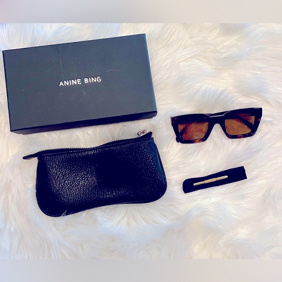 Annie Bing sunglasses. In the BOX brand new! Retail $199. Indio tortoise. Xmas! - Picture 1 of 9